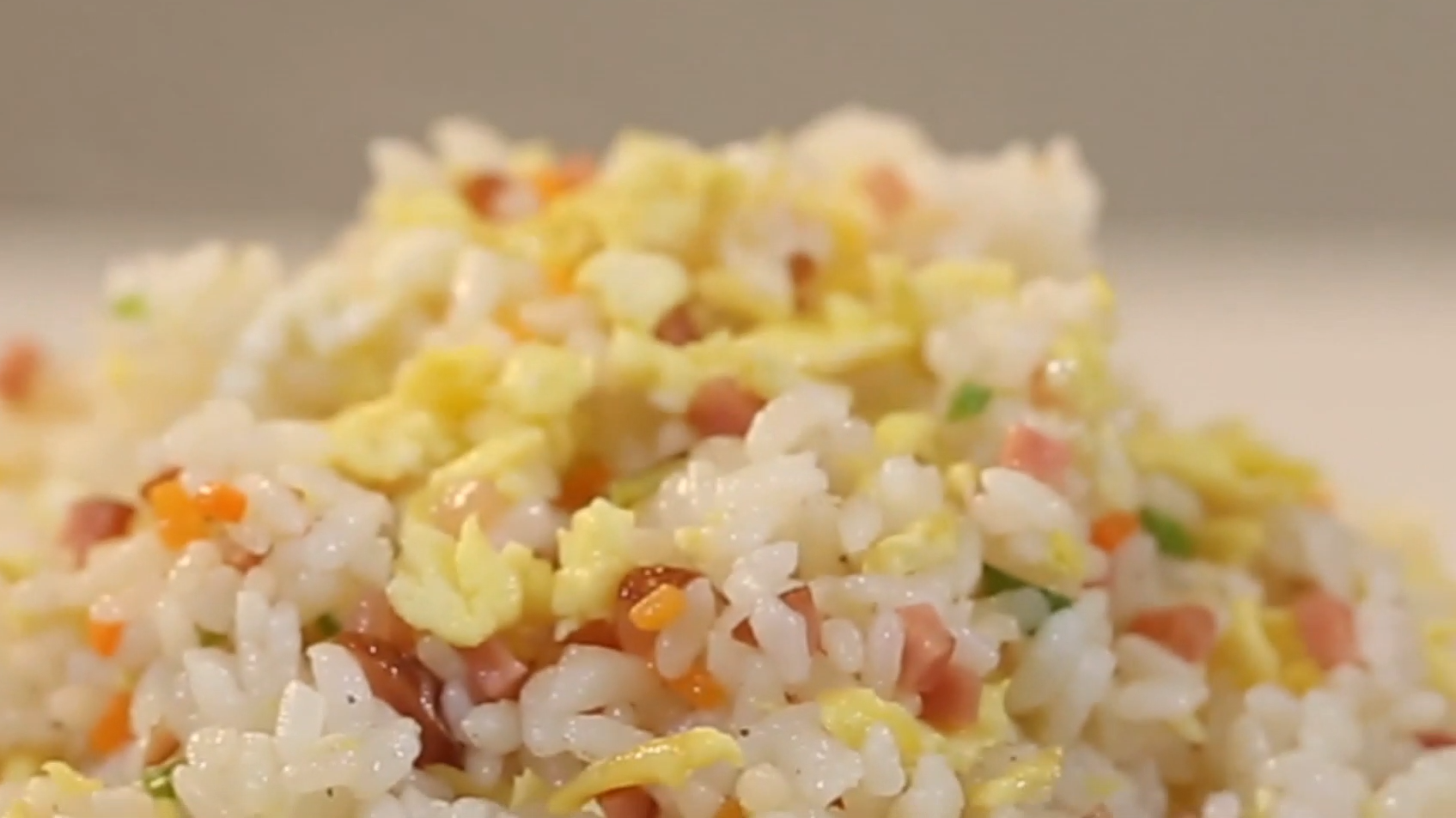 1经典蛋炒饭的做法  02:36  来源:好看视频-剩米饭,不要丢,大厨教你一