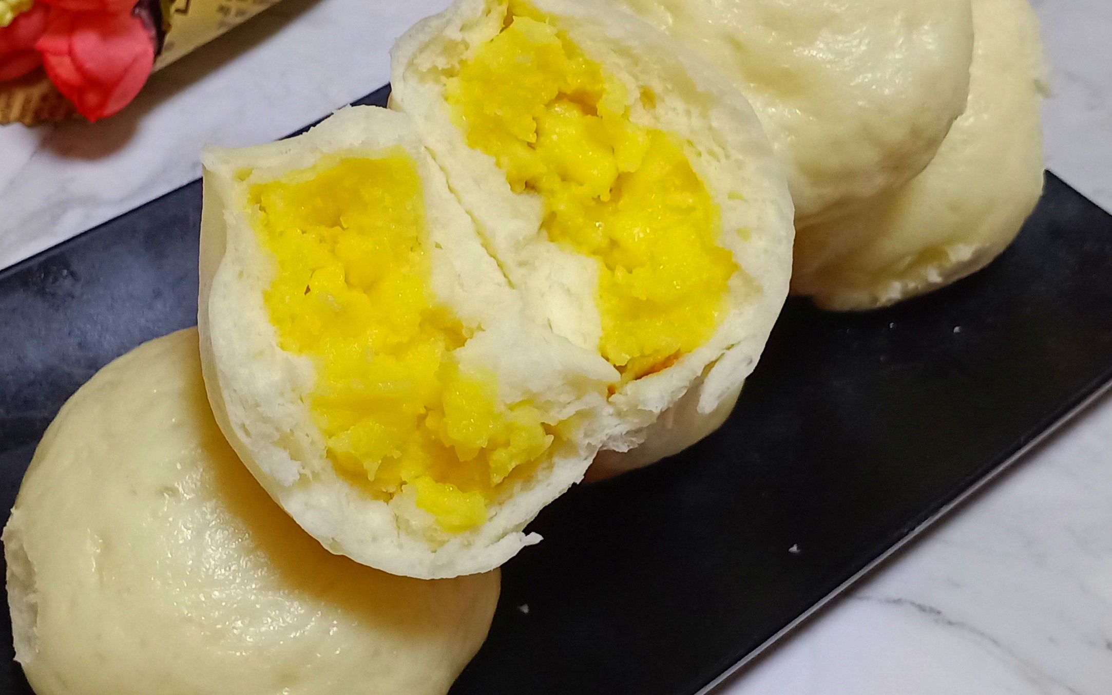 不加黄油的奶黄包,奶香浓郁,蓬松柔软,馅料配方和做法详细讲解
