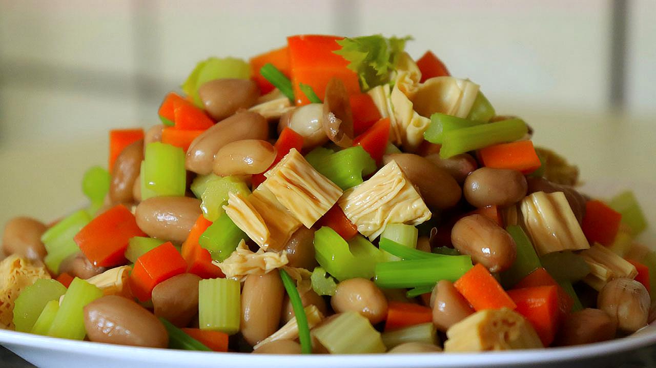 凉拌五香花生米夏天吃特别好,爽脆清香,下酒的美味小菜