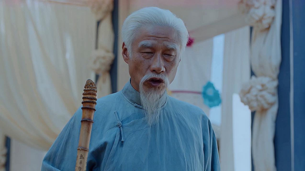 鹿兆海被白鹿原视为英雄,原上为兆海举行葬礼,朱先生为兆海守灵