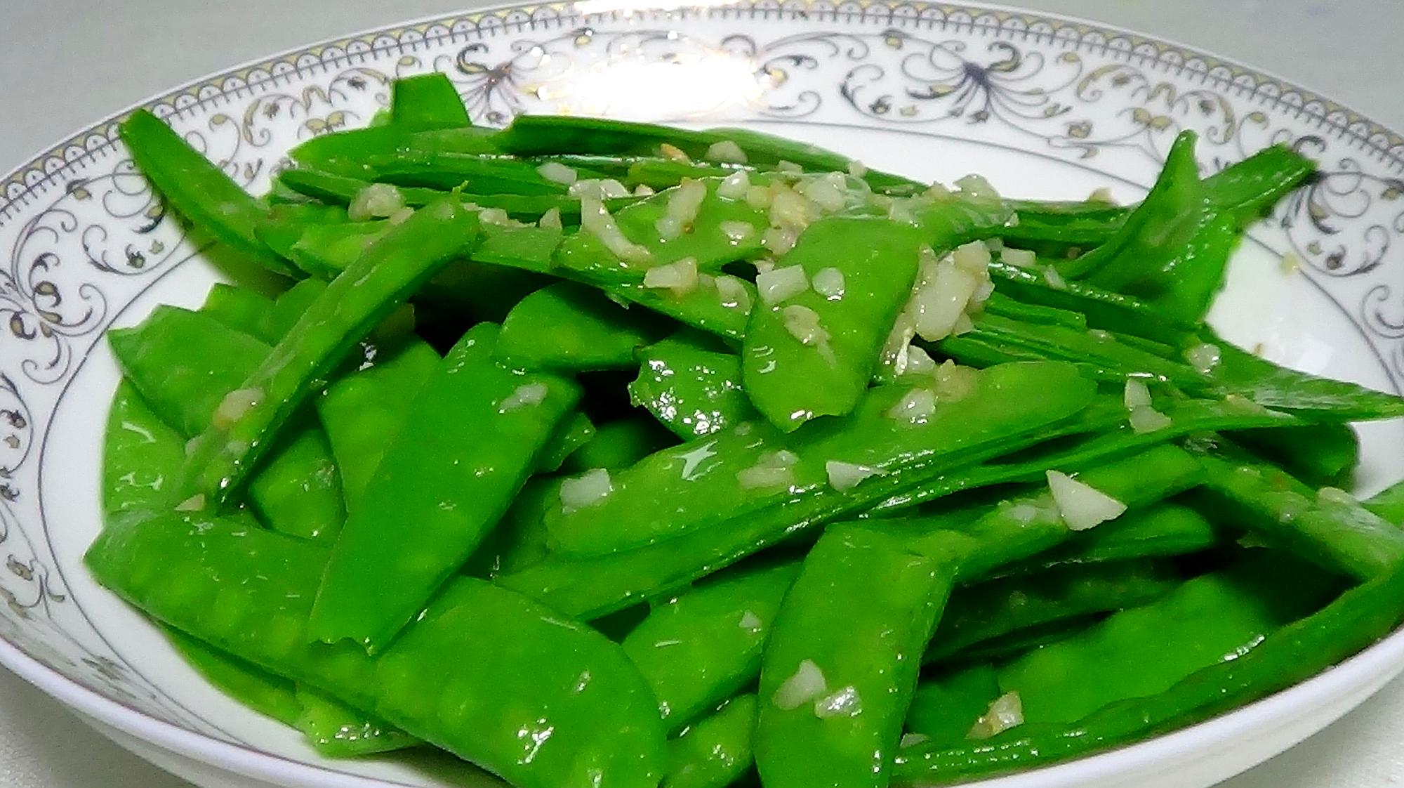 荷兰豆最简单的做法,一道蒜蓉荷兰豆,清淡脆嫩,一盘根本不够吃