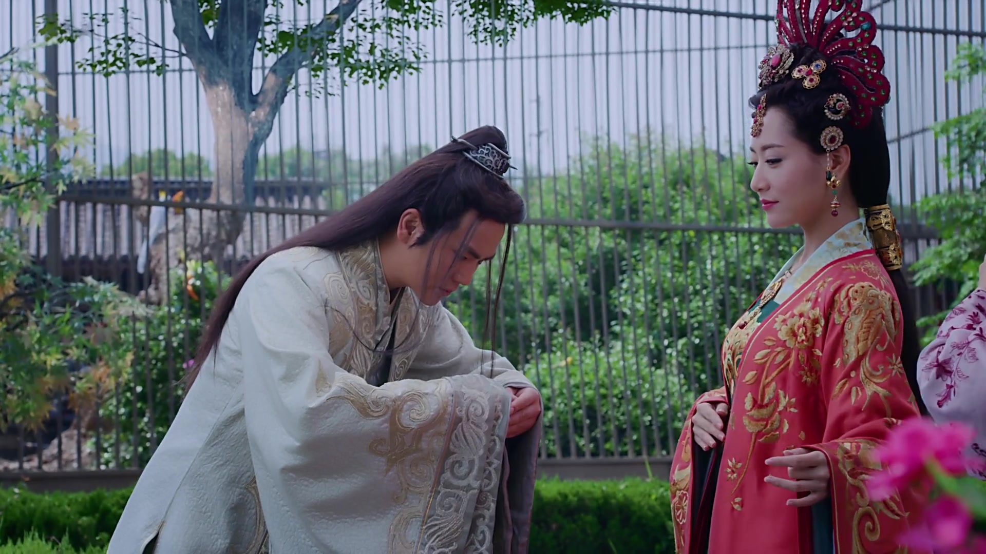 天泪传奇之凤凰无双:顾清鸿御花园恰逢公主高嫣,高嫣心系清鸿