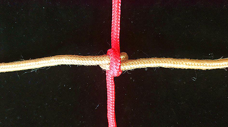 1结实绳扣:根据演示的方法,将绳子进行缠绕,系成绳扣,十分牢固,快试