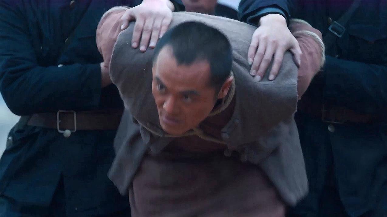 黑娃被保安团活捉,白孝文田福贤十分得意,黑娃被捆绑游街