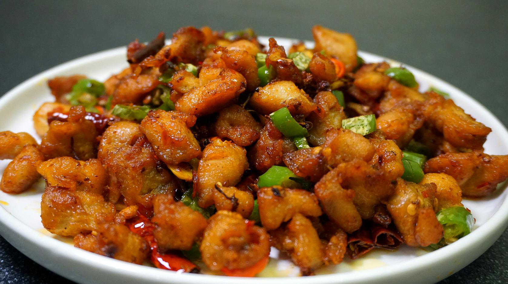 辣子鸡好吃不会做?幺妹教你一招,看一遍就能学会!