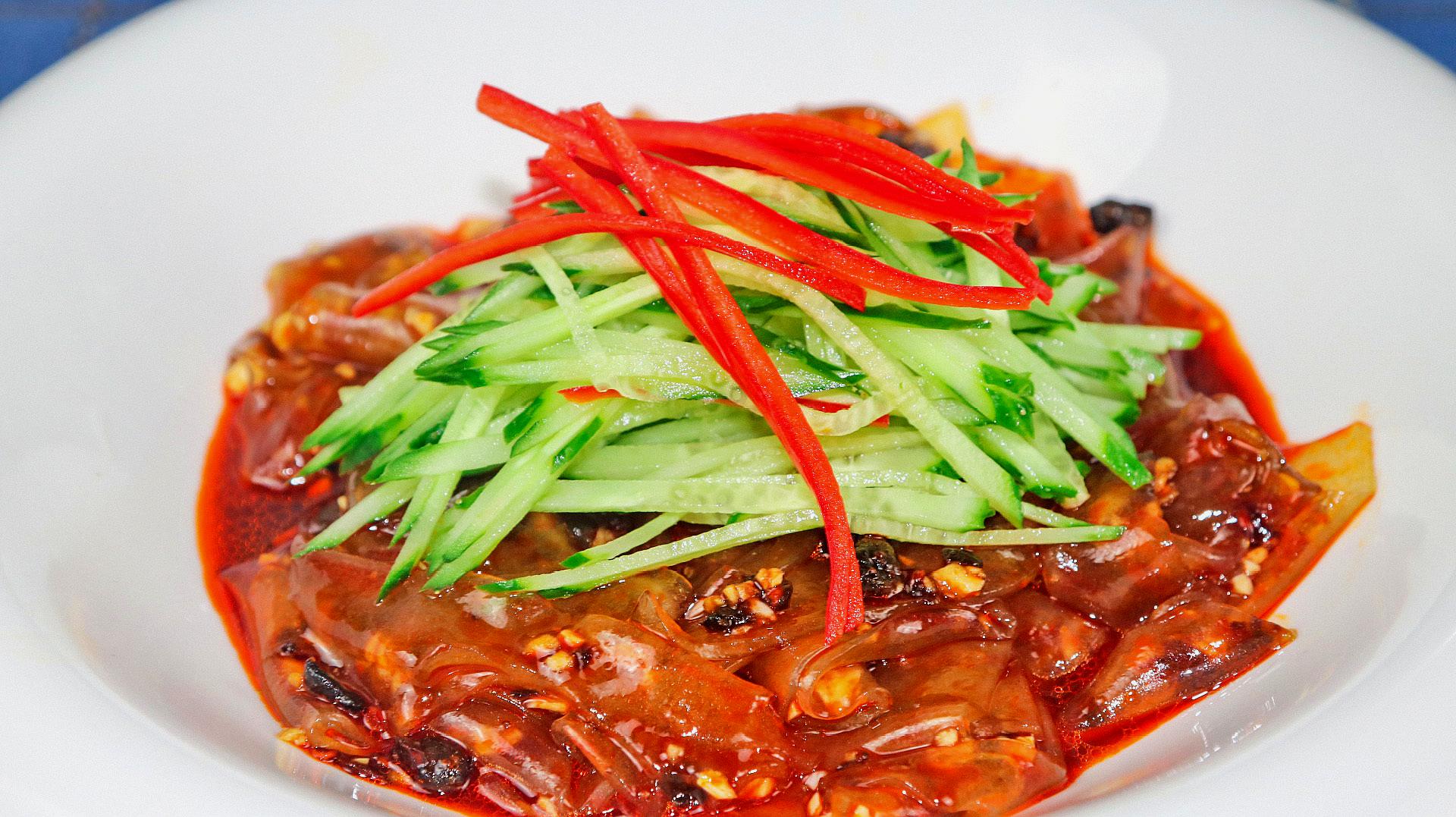 "嫂子大拉皮"怎样做好吃?厨师长教你一个饭店的做法,香辣入味