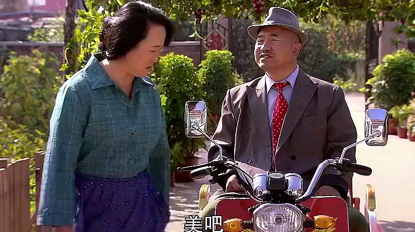 乡村爱情:刘能卖自行车买电动车,就为搭配身上的西装买的