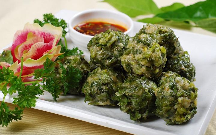 玉米粉加面粉这样做,比馒头包子好吃太多,营养也更丰富. 萝卜缨菜团子