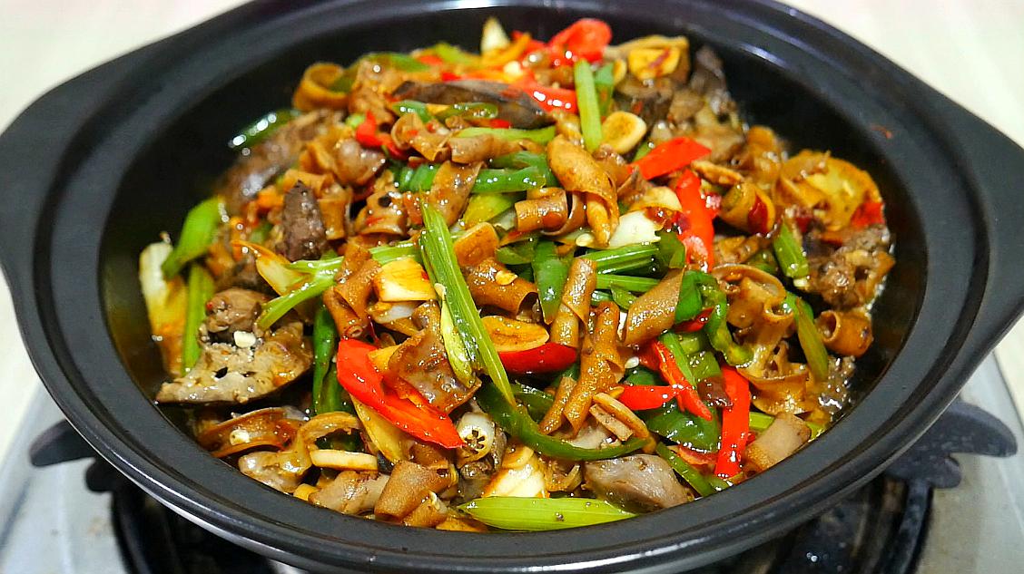 干锅鸡杂最家常的做法,香辣入味,美味又解馋,搭配米饭越吃越香