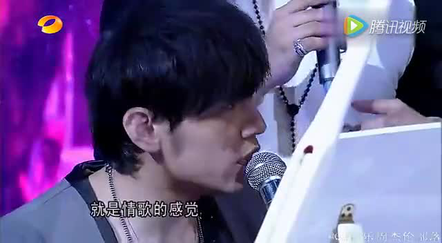 周杰伦钢琴即兴改编秀 这样的《青花瓷》你一定没听过!