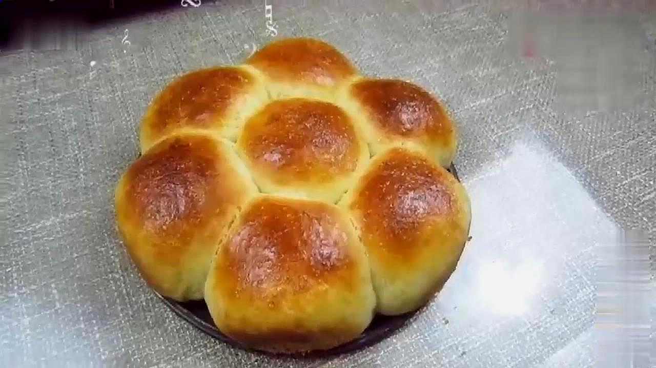 做面包视频家庭版:教你在家自己做面包,方法简单,面包柔软香甜