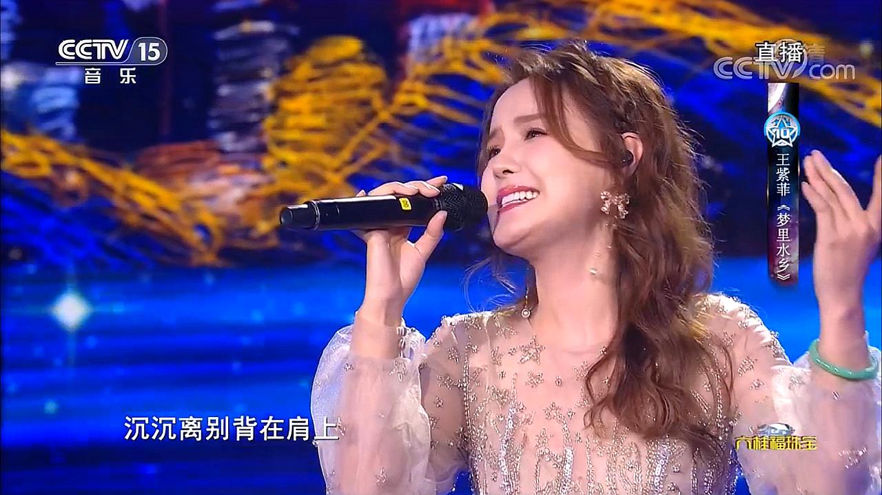 《晚秋 03:41 来源:好看视频-王紫菲用最悲情的女声演唱《晚秋》