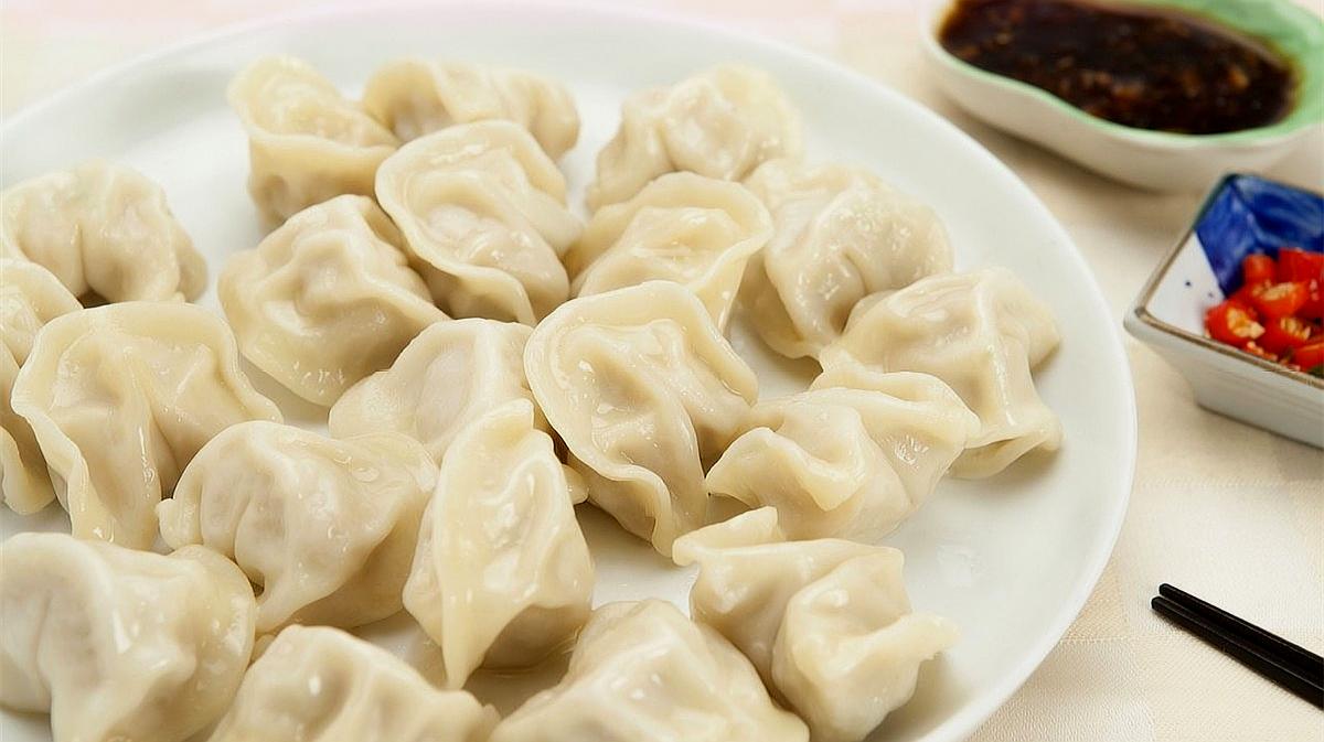 花100块钱买2斤半驴肉,媳妇做驴肉白菜馅饺子,老公连吃3盘,香
