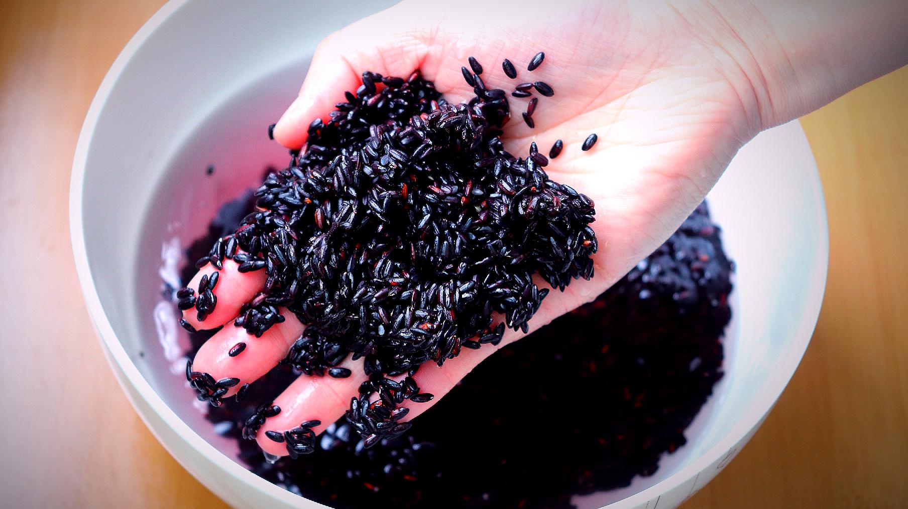 5黑米红糖饼的做法  03:28  来源:好看视频-黑米红糖饼的教程来了,软