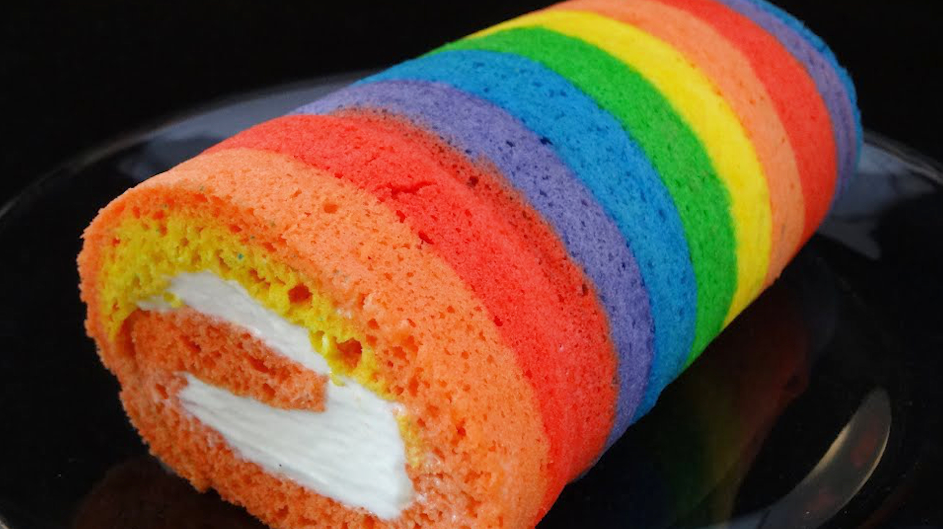 "彩虹蛋糕卷"是怎么做的?真是太好玩了!