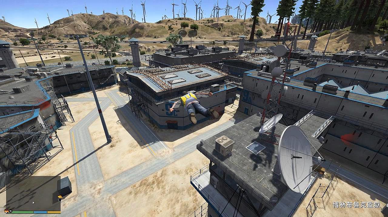 gta5:老崔一不小心滑翔进监狱,直接被围攻困在里面