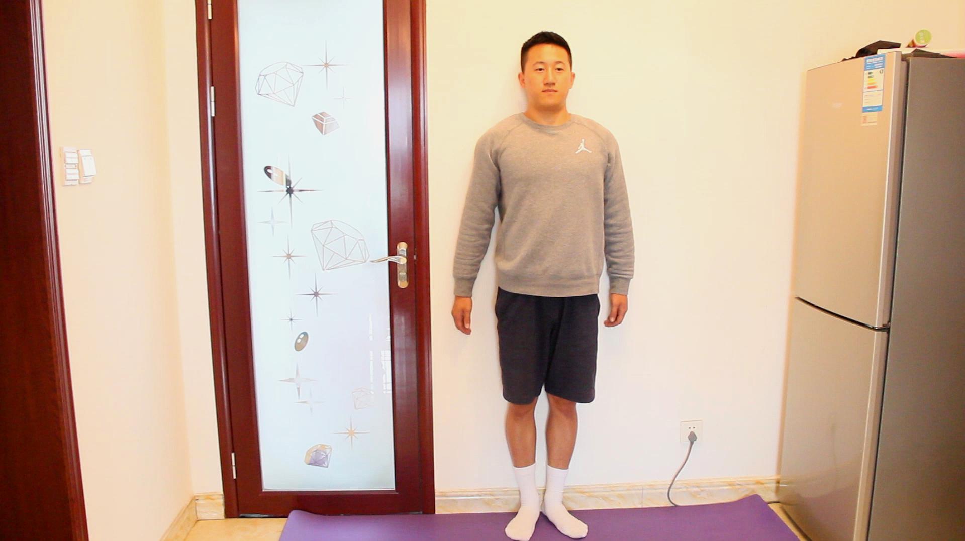 舒淇坚持的减肥动作,饭后靠墙站5分钟,一个月后腰细了腿瘦了