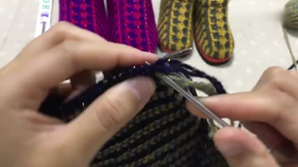 巧手女工编织坊:《巧手女工心心相印凉拖教学视频》